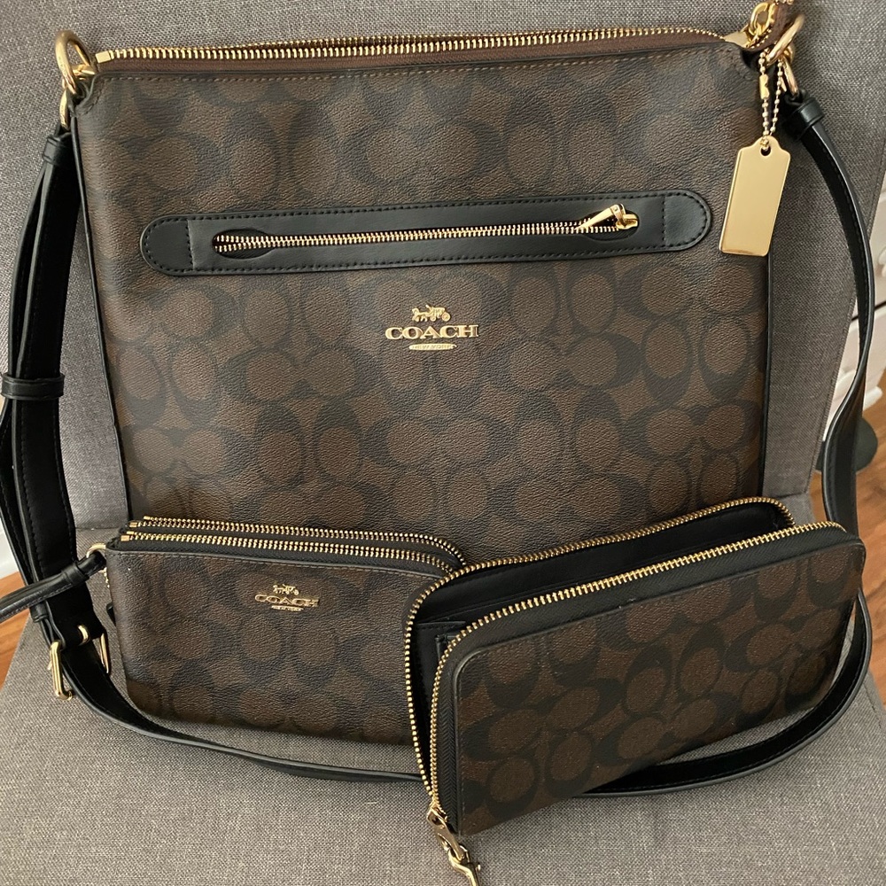 COACH Brown Signature Crossbody Bag with Large Single Zipper Wallet